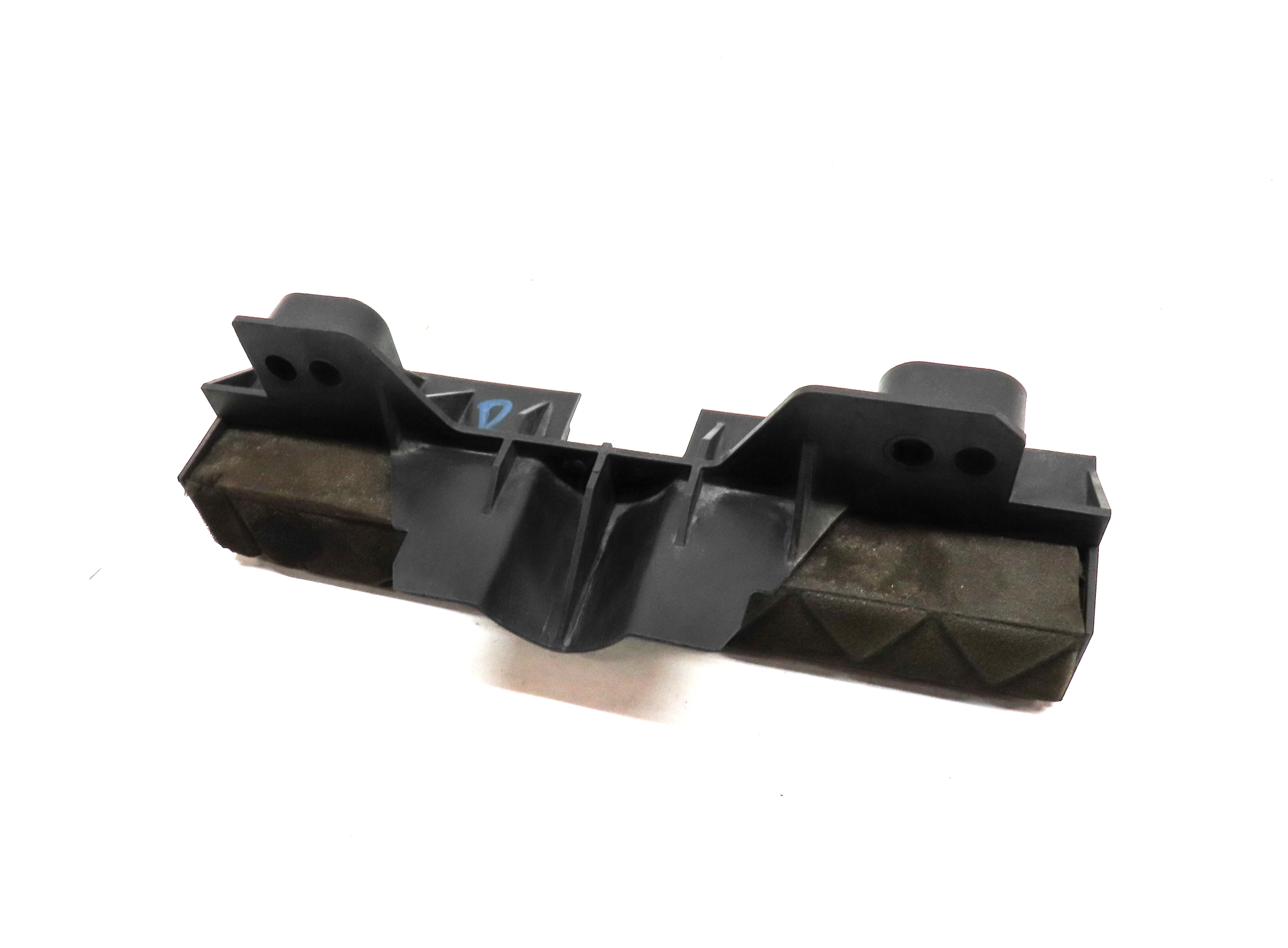 2017 LAND ROVER DISCOVERY L462 FRONT LEFT or RIGHT AUX RADIATOR SUPPORT BRACKET — exact item pictured